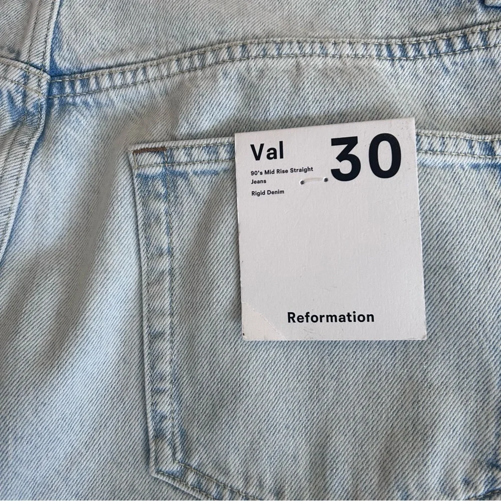 NWT Reformation Val 90s Mid Rise Straight Jeans 30, Light Wash Minimalist Luxe
